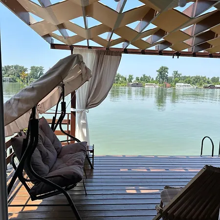 Splav Na Savi * Ostruznica